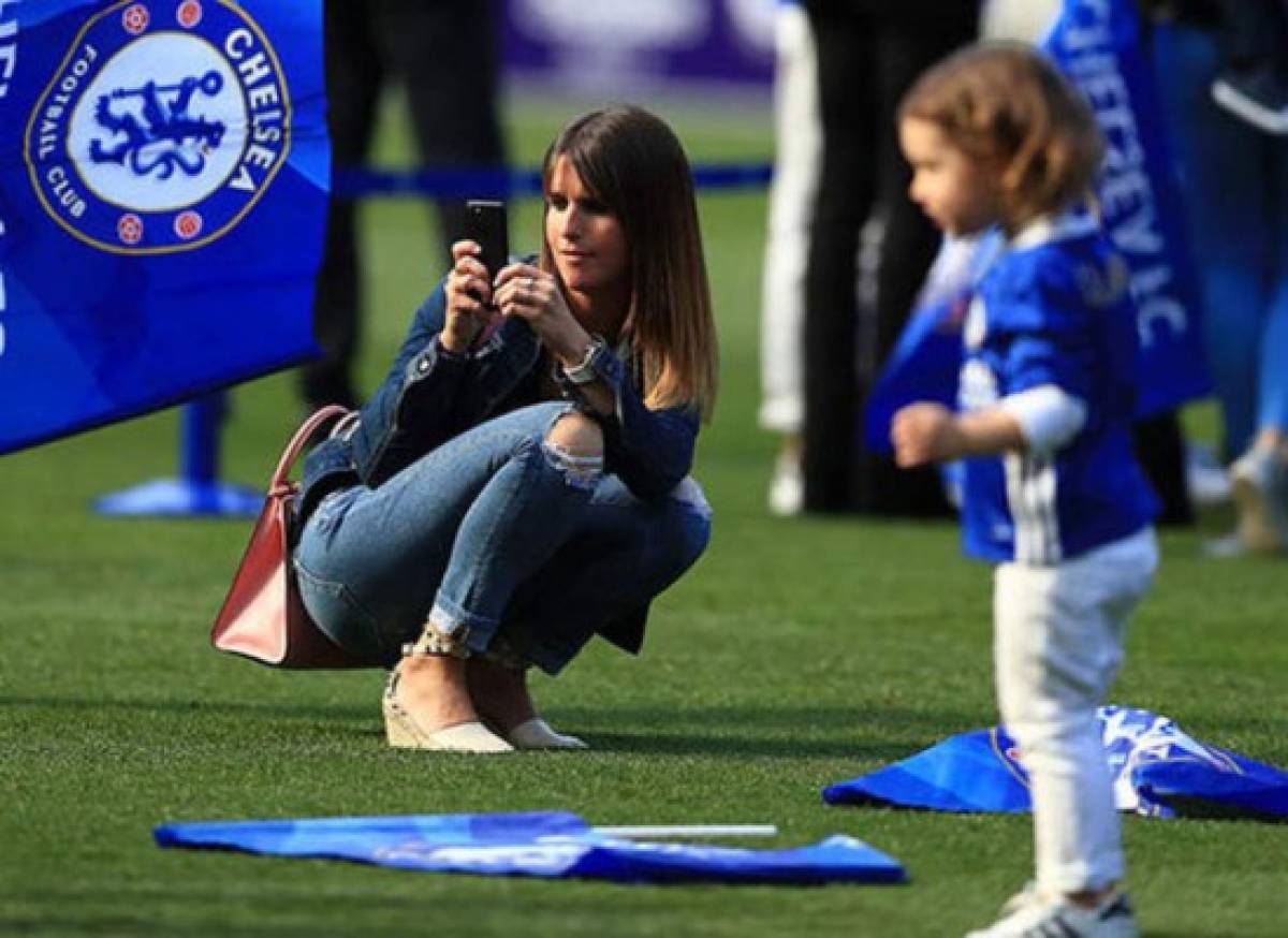 ¿Por qué la oculta? Así es Natacha Van Honacker, la discreta mujer de toda la vida de Hazard