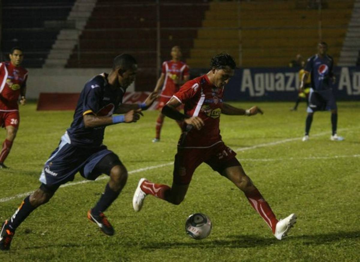 Así es la nueva vida del futbolista Manuel Doño en el taller de ebanistería