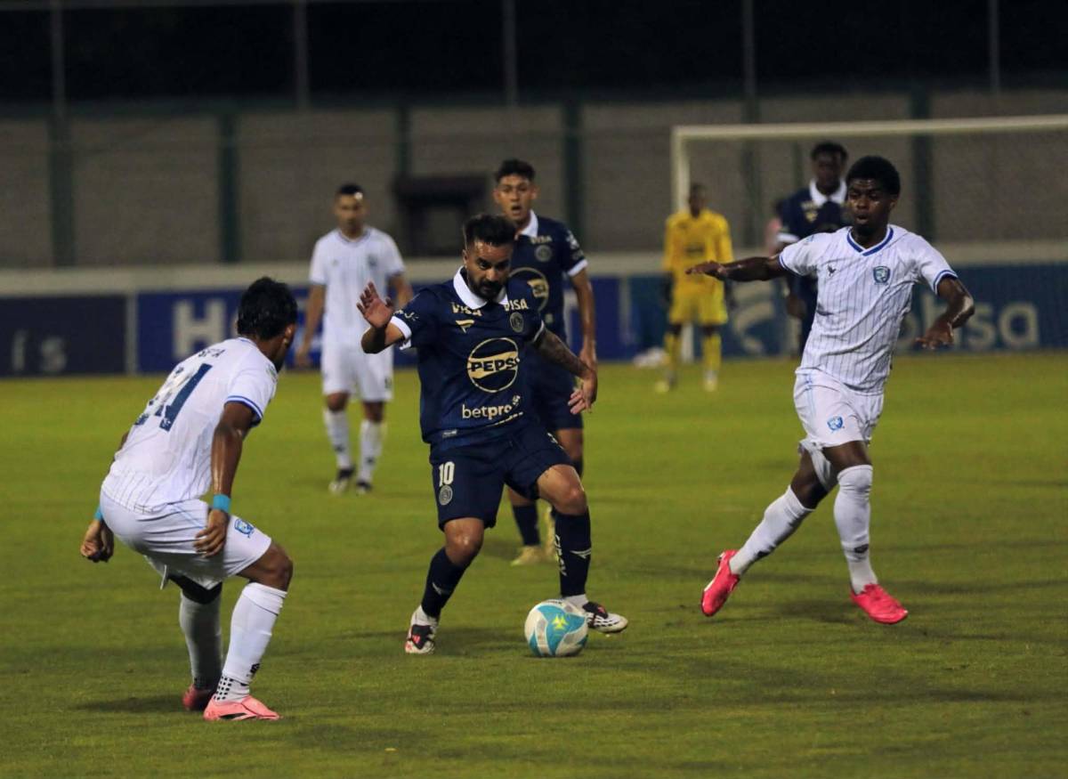 Pelea entre Génesis y Motagua, doble polémica con el FVS y el penal que falló Clever
