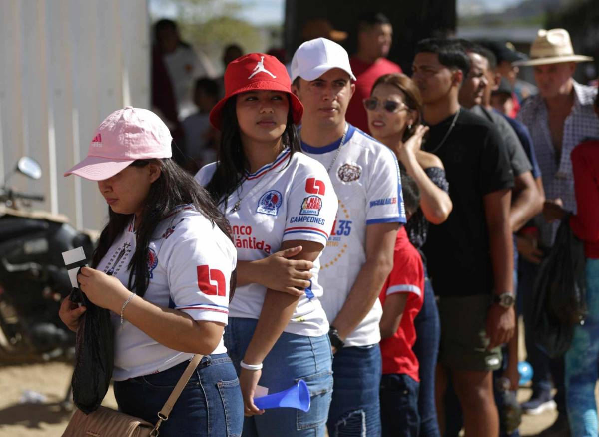 Locura por Olimpia en Danlí: nadie se quiso perder la visita del león y llegaron en familias; así respondieron los jugadores