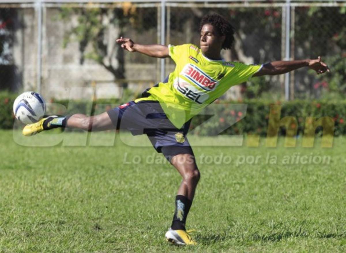 EN FOTOS: Así entrena el hijo de Carlos Pavón en Olimpia