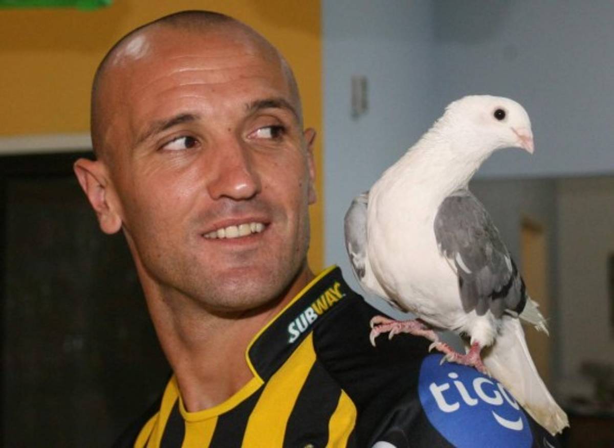 ¡Unas libras menos y poco pelo! Así lucía 'Palomo' Rodríguez a su arribo a Honduras en 2010