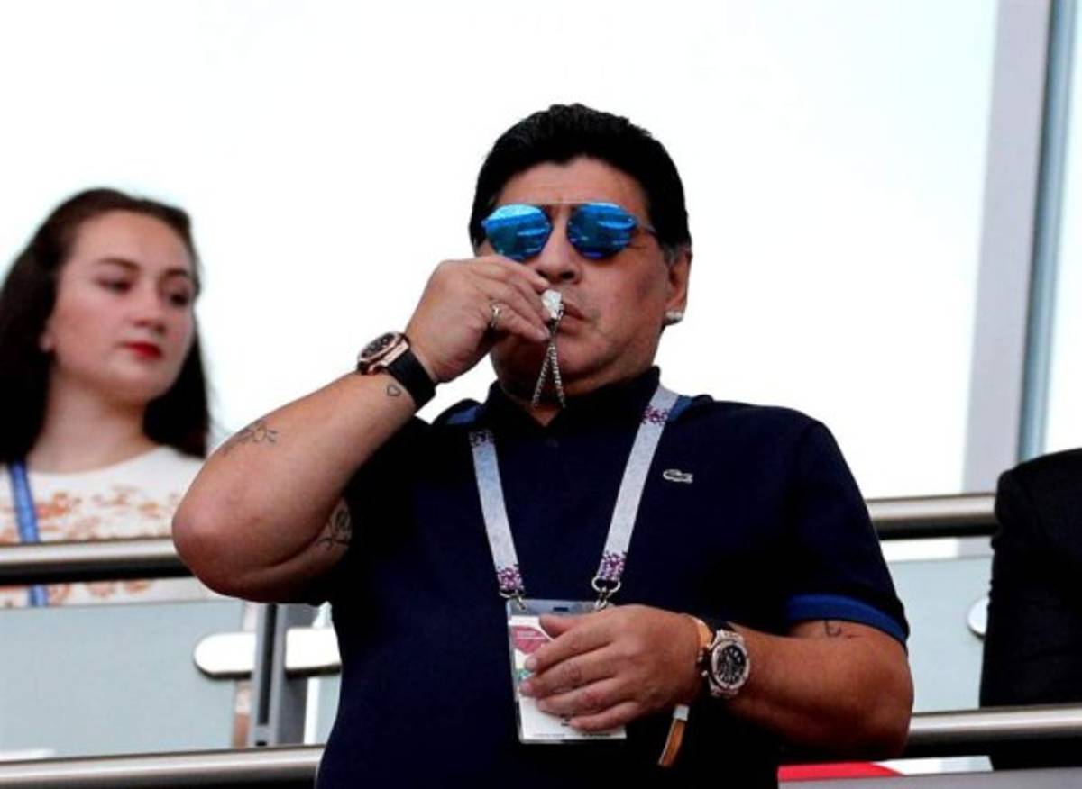 EN FOTOS: La nueva imagen que presentó Diego Maradona