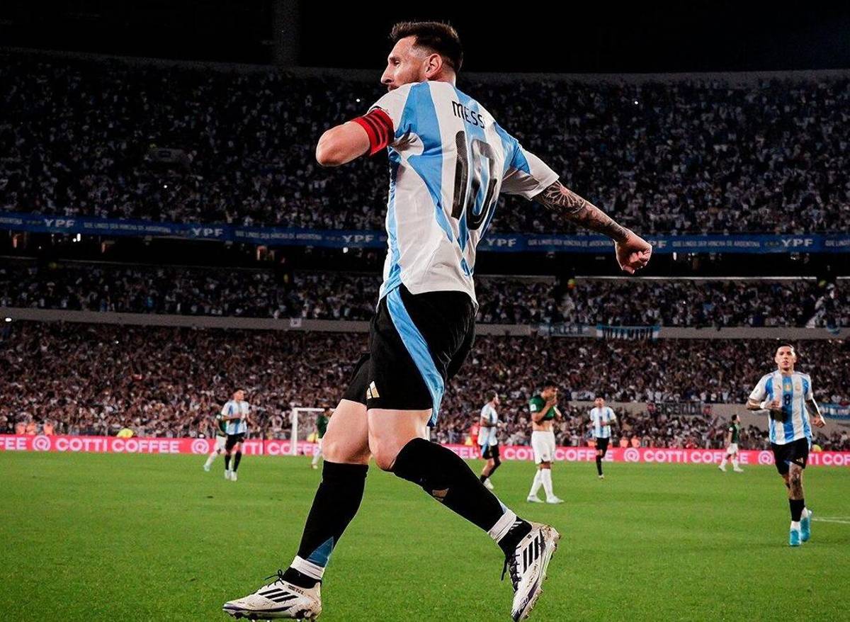 El motivo por el que Messi no se llevó la pelota tras el hattrick con Argentina: quién la tiene y el mensaje de Antonela