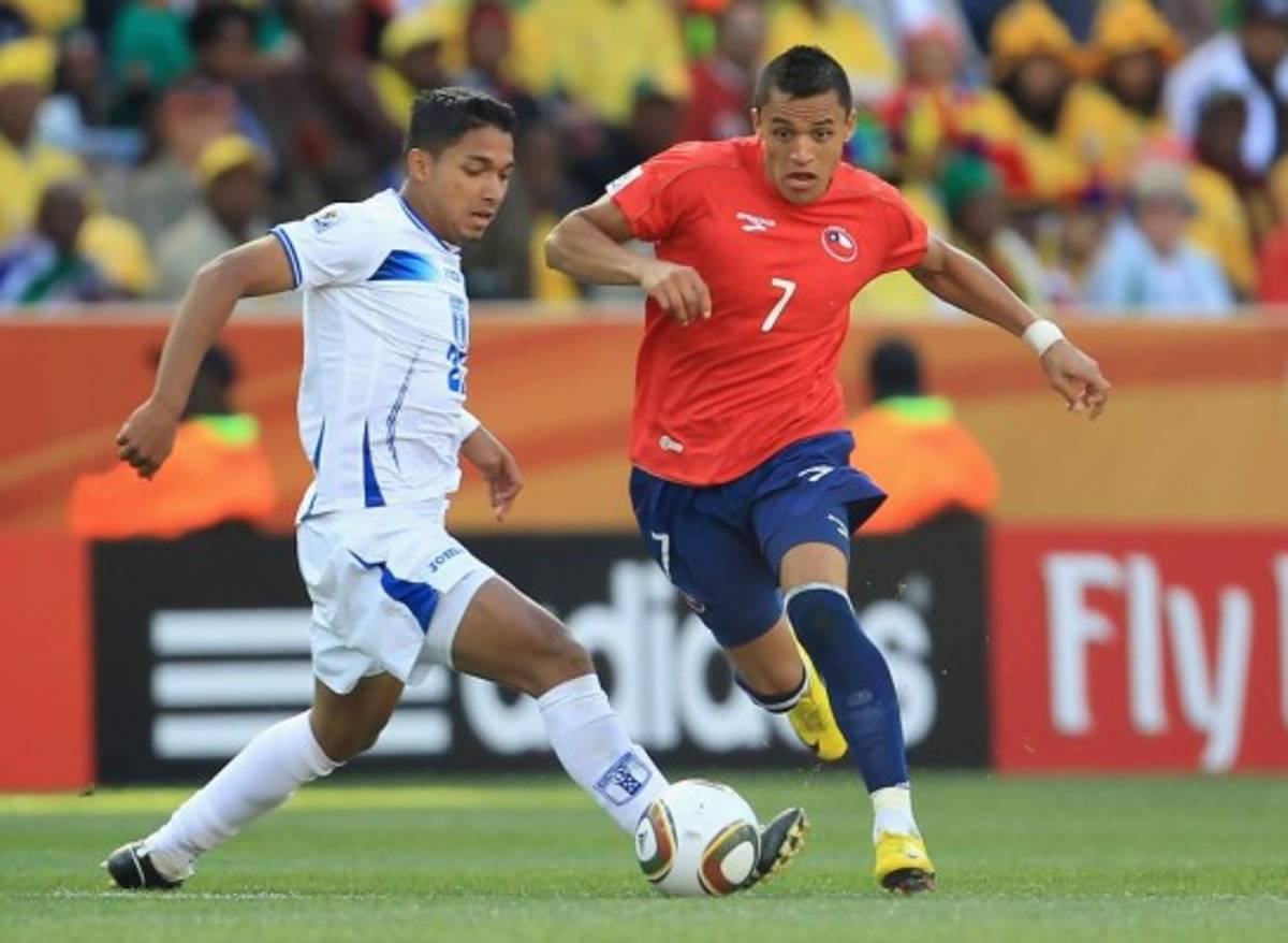 Emilio Izaguirre, el catracho acostumbrano a frenar grandes estrellas