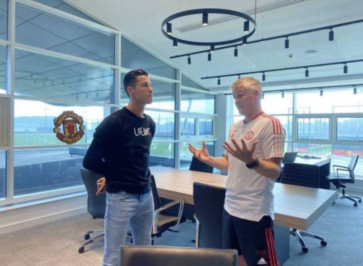 Imponente llegada y charla con el DT: Así fue el primer entrenamiento de Cristiano Ronaldo con el United  