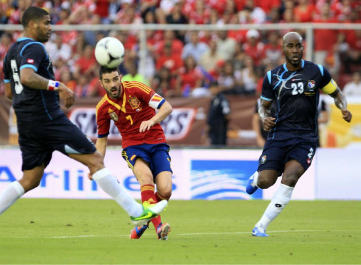 España le muestra a Panamá el fútbol de excelencia.