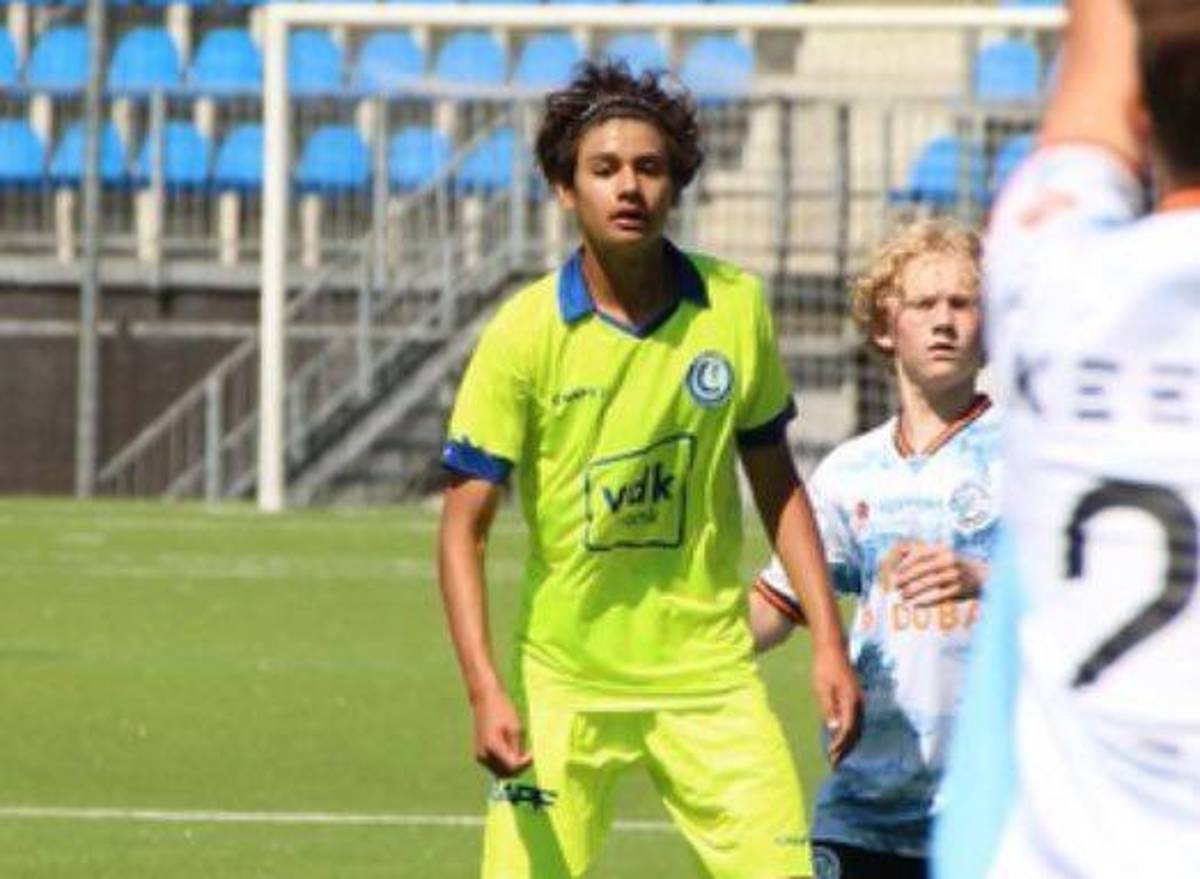 Hondureño sorprende y firma su primer contrato como profesional en histórico club de Europa