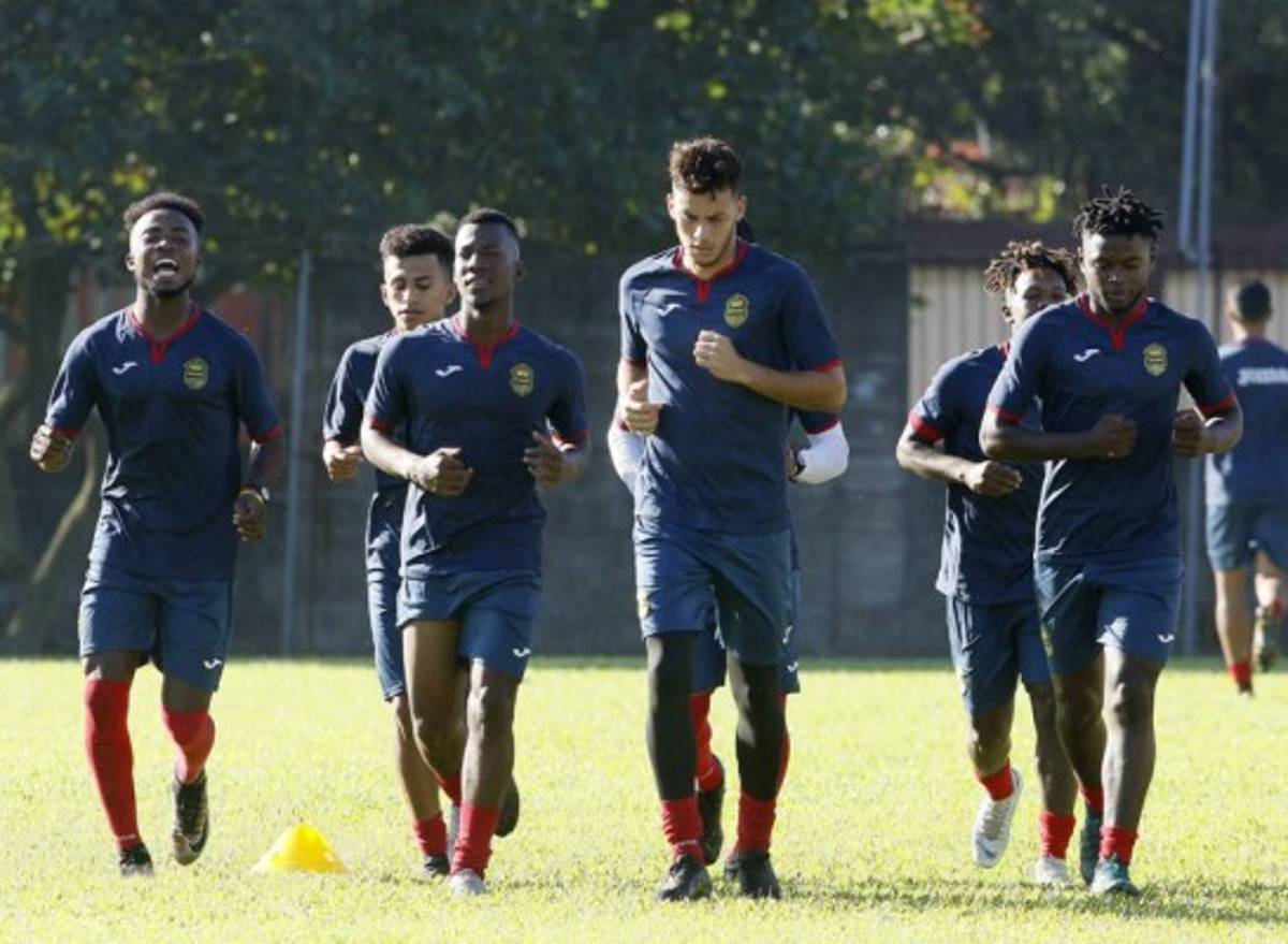 MERCADO: Real España busca central, Olimpia y Henry Figueroa son noticia