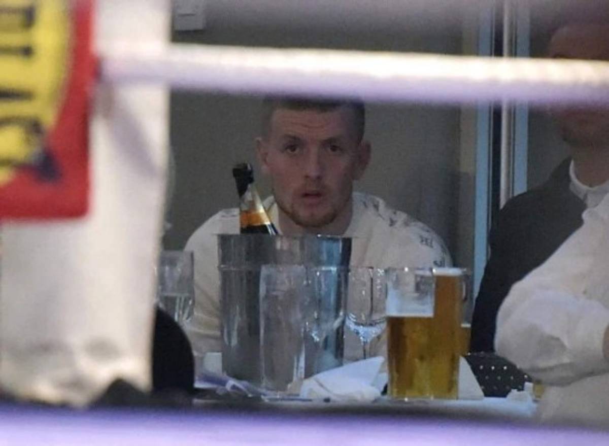 Jordan Pickford no hace caso a la cuarentena del coronavirus y se va a ver boxeo con su mujer