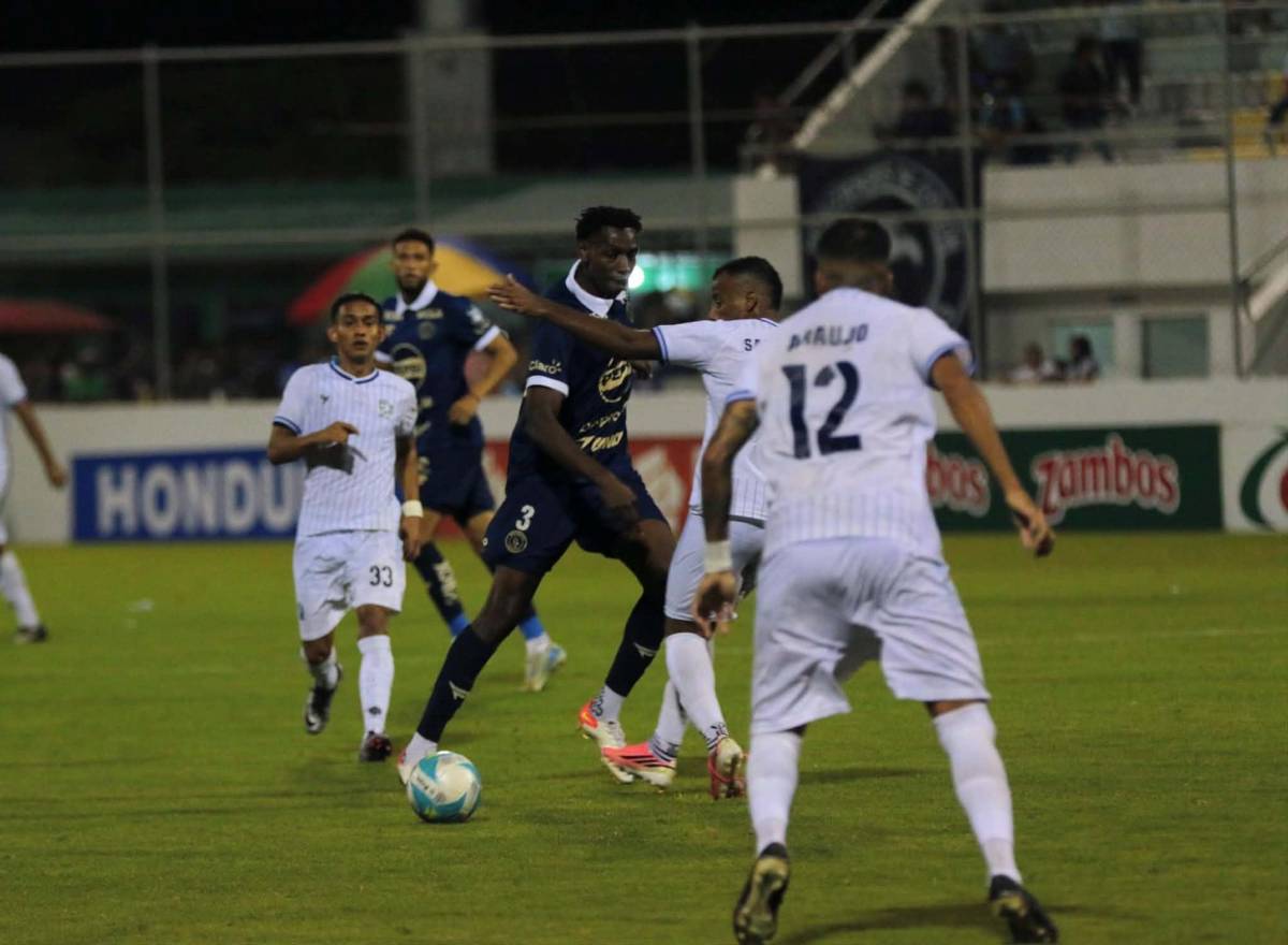 Pelea entre Génesis y Motagua, doble polémica con el FVS y el penal que falló Clever