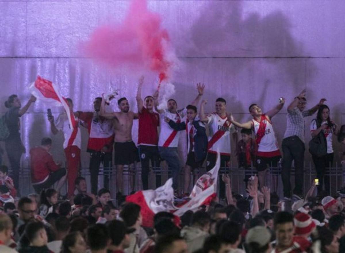 Balas, violencia y desaparecidos: festejo de afición de River termina en batalla campal