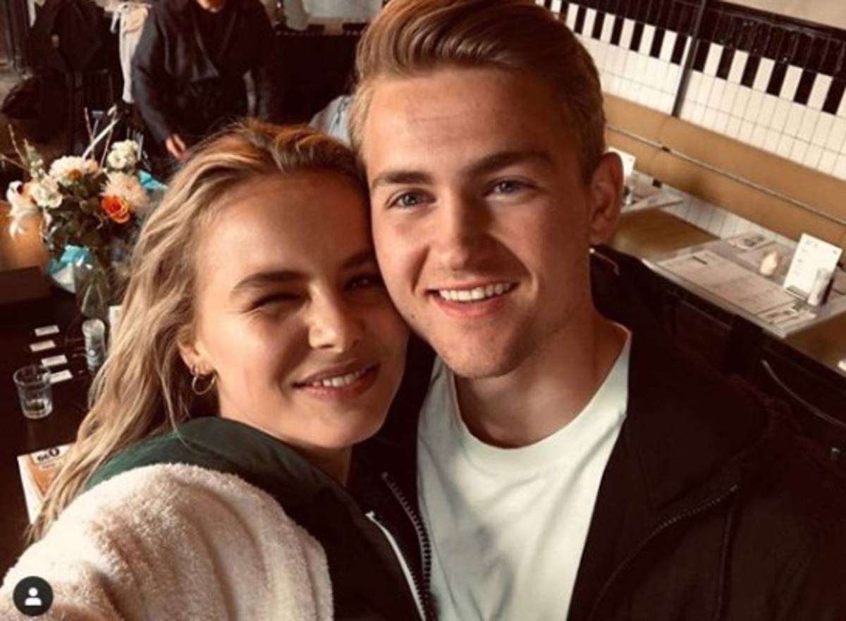 Fotos: De Ligt se marcha a la 'isla de los cerdos' con su espectacular novia