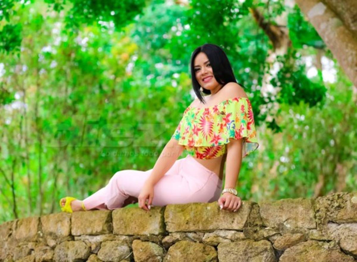 Pamela Canales, la lindura que trabaja con Motagua pero es aficionada de Olimpia