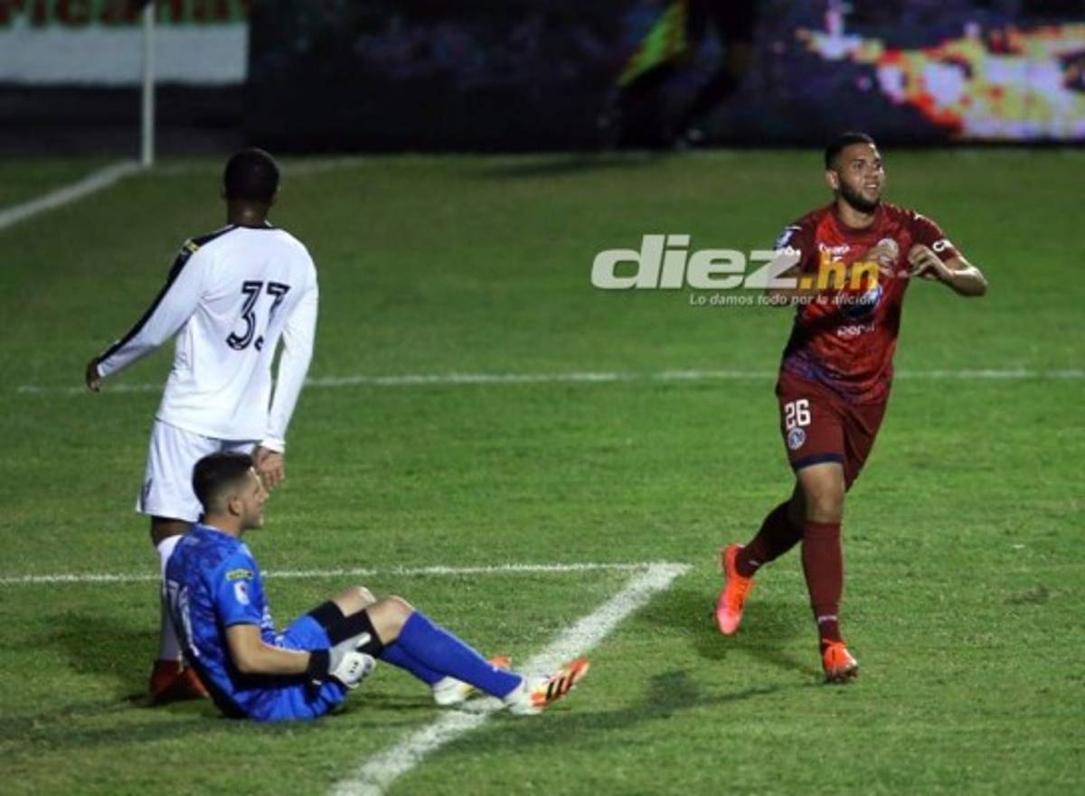 NO SE VIO EN TV: Pedro Troglio firma camisa, visita de seleccionados y el llenazo en el Morazán