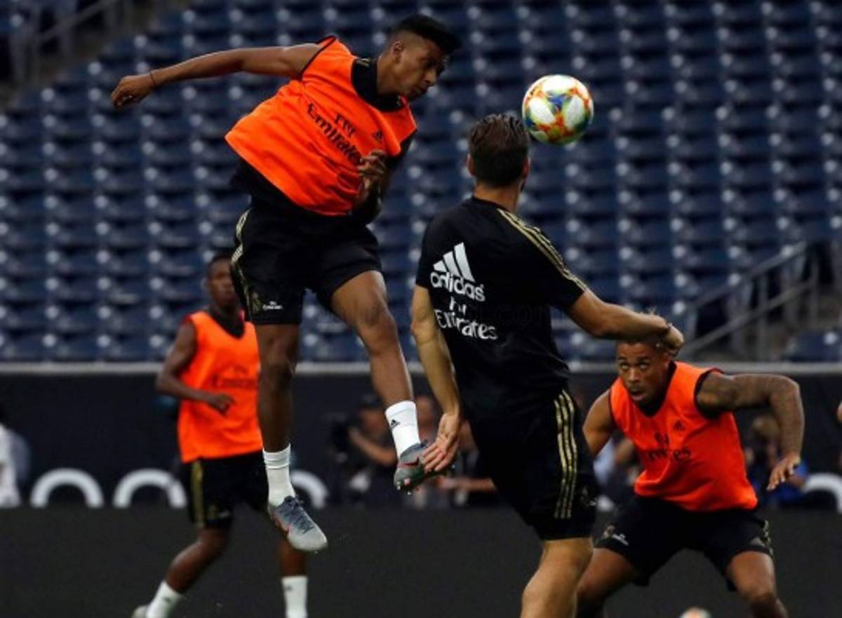 La volada de Keylor y la firma de autógrafos: Así fue el último entrenamiento del Real Madrid