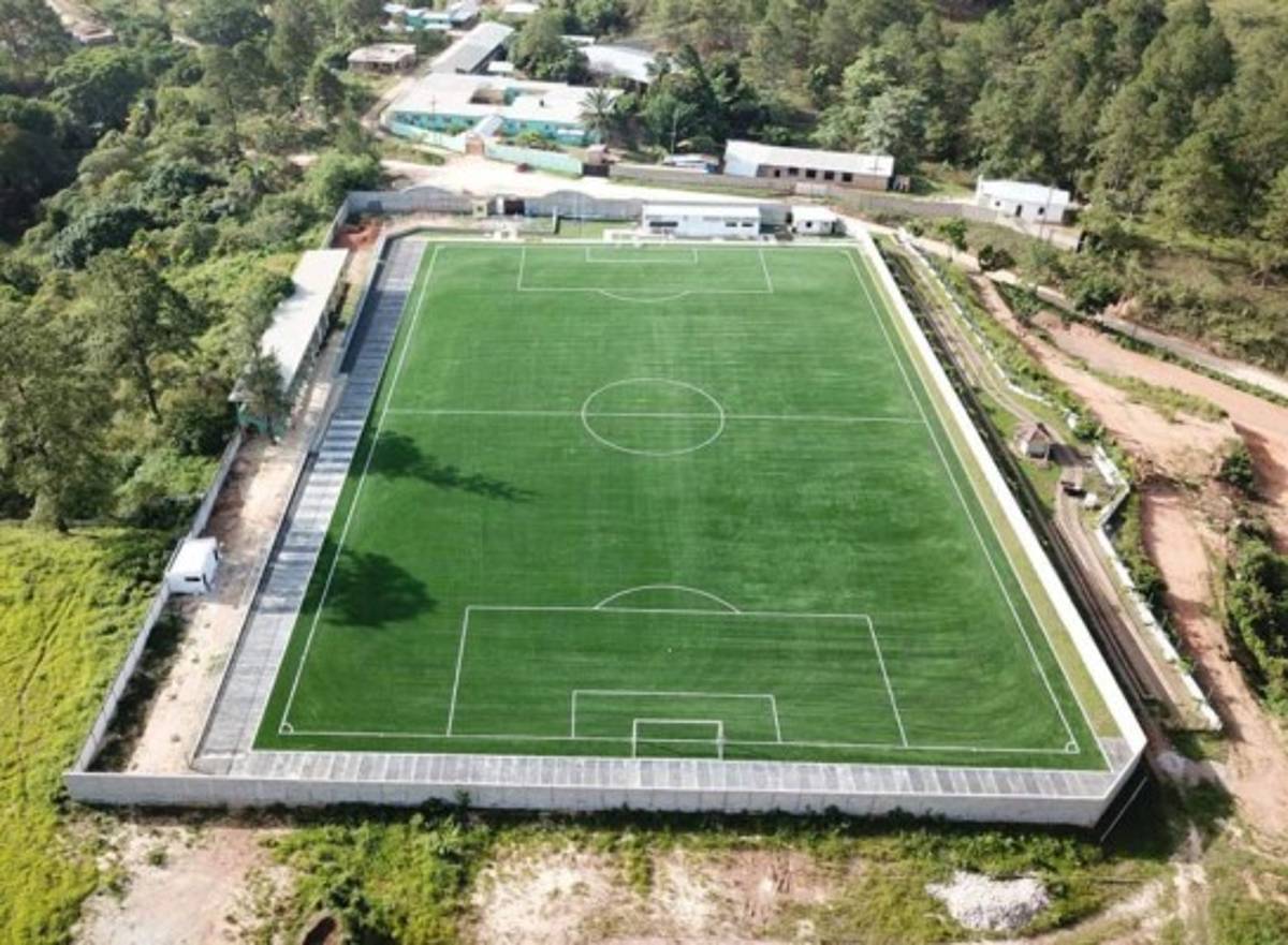 ¡Bonito y moderno! Así es el estadio que se inauguró en Campamento, Olancho