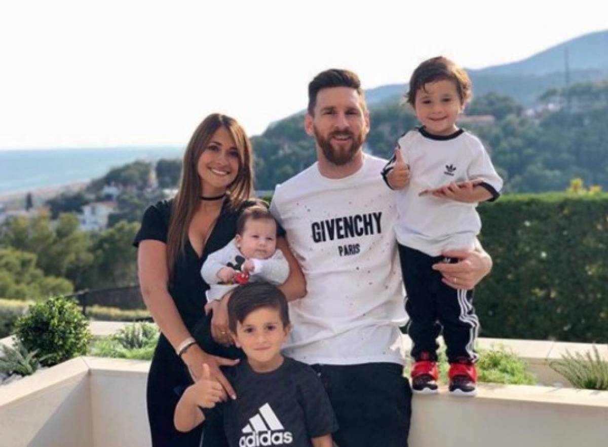 Nuevas fotos: Messi sigue disfrutando en Ibiza con Antonella Roccuzzo