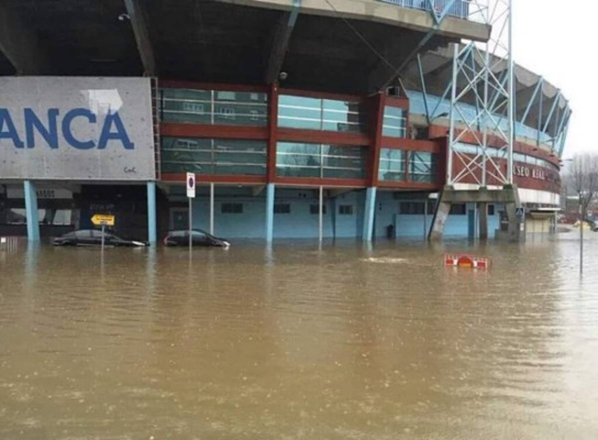 Fotos: Inundado estadio de primera división de España