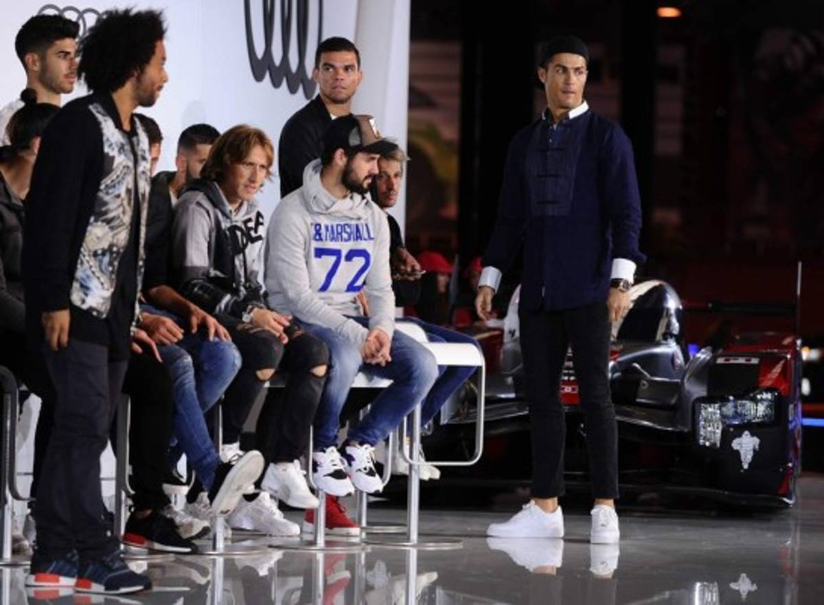 Los llamativos looks que usaron jugadores del Real Madrid para recoger sus Audis