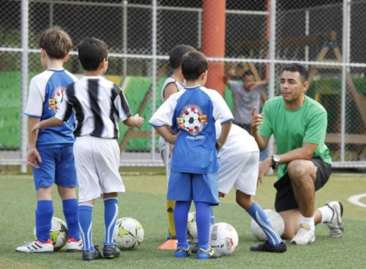 Los ex futbolistas hondureños que tienen bonitos complejos deportivos