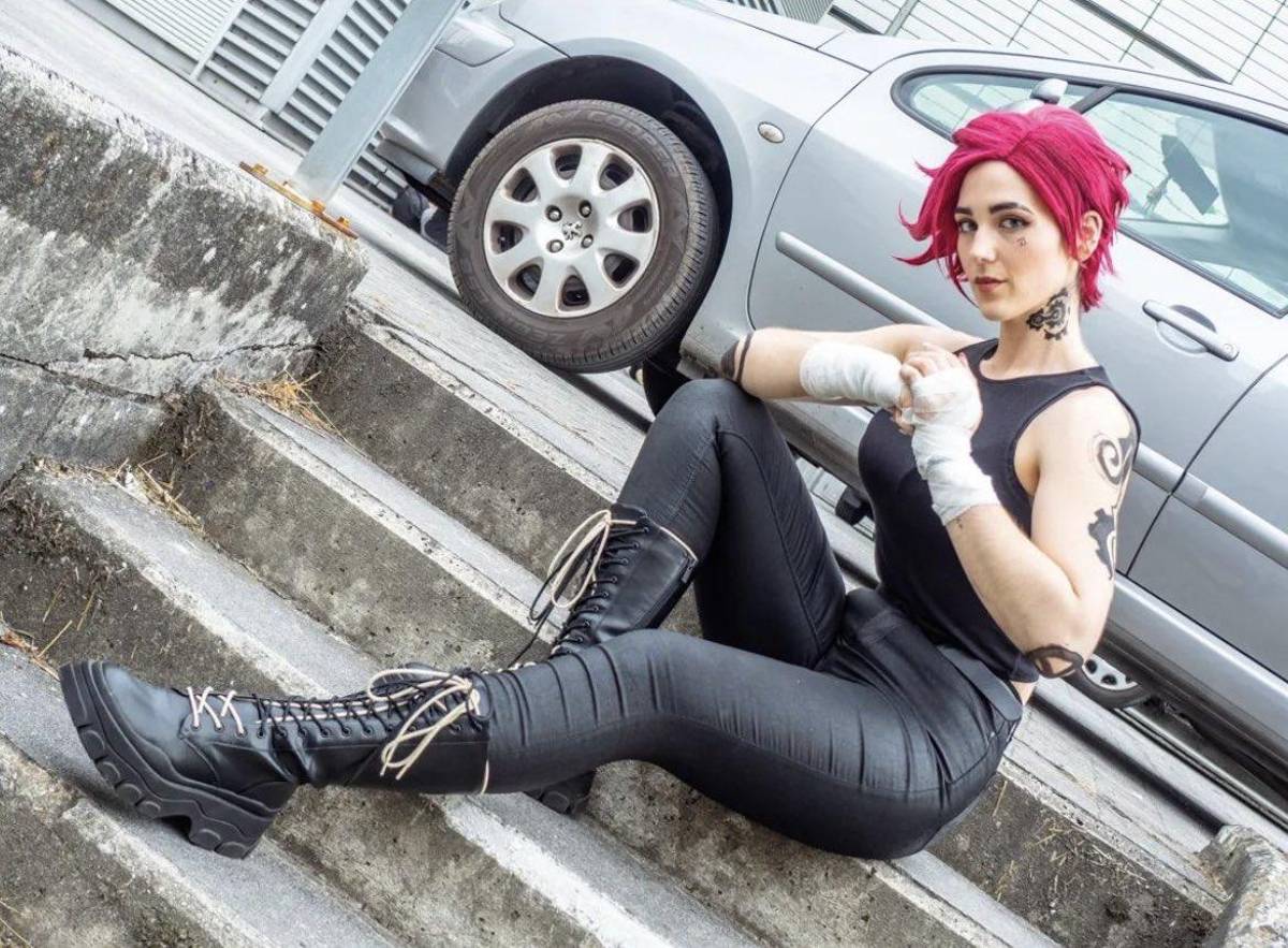 Conoce a la artista marcial y cosplayer española que cautiva con su talento y su gran condición física