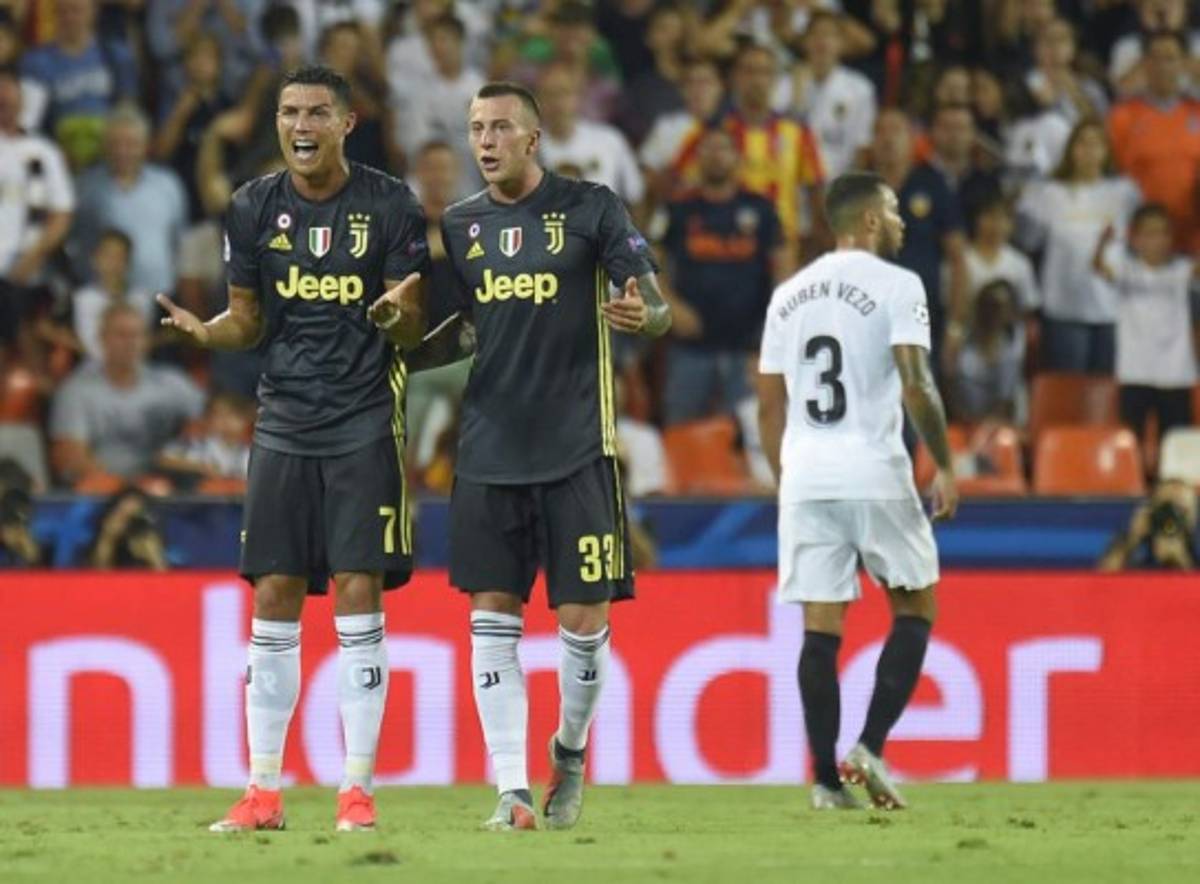 FOTOS: Cristiano Ronaldo se marcha del campo expulsado y llorando