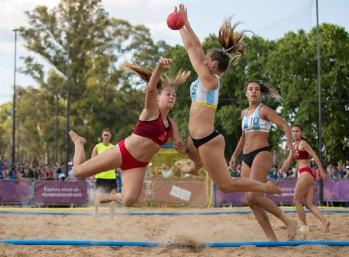 El balonmano de playa y las bellezas que crearon polémica en Argentina por vestimenta