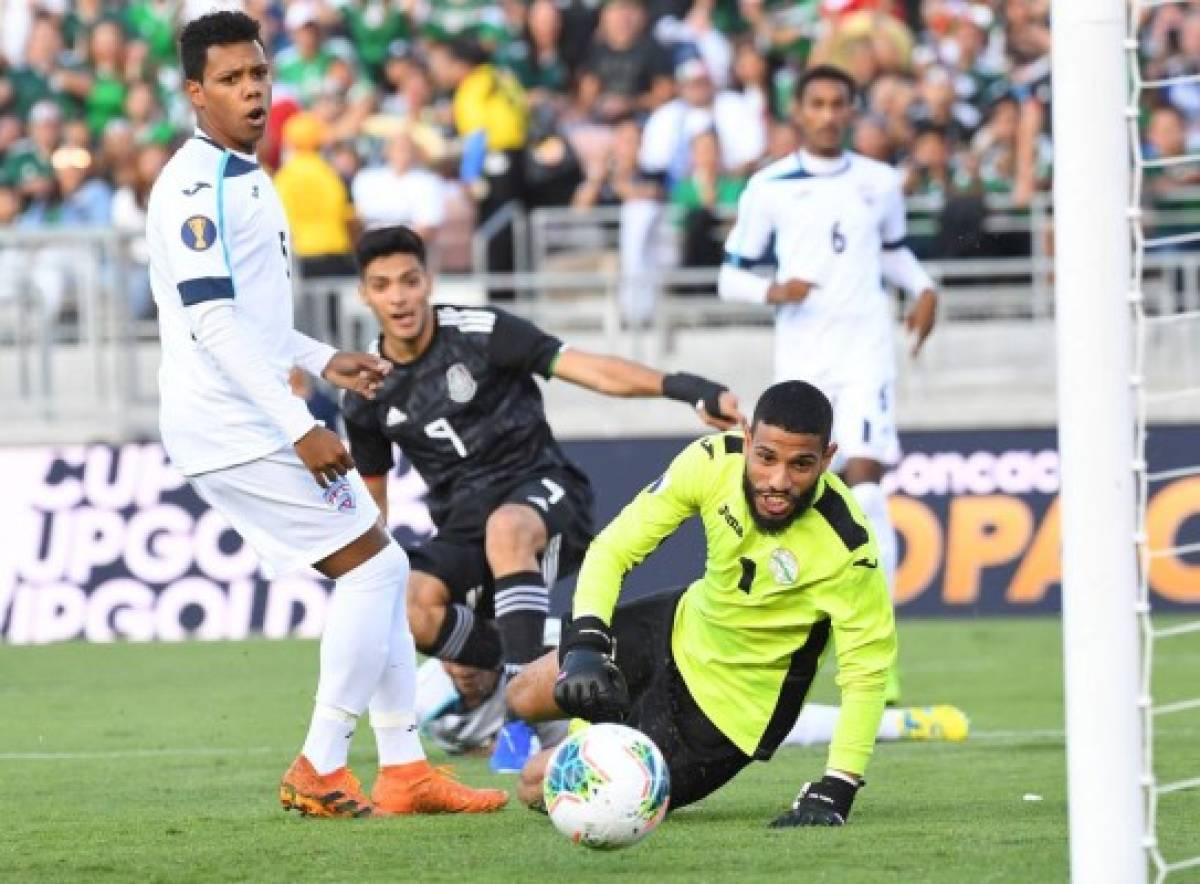 PASADENA, CA - JUNE 15: Daniel Morejon #5 of Cuba and Raul Jimenez #9 of Mexico watche as the ball rolls past keeper Sandy Sanchez #1 of Cuba for a goal by Uriel Antuna #22 of Mexico in the first half of the game at the Rose Bowl on June 15, 2019 in Pasadena, California. Jayne Kamin-Oncea/Getty Images/AFP== FOR NEWSPAPERS, INTERNET, TELCOS & TELEVISION USE ONLY ==