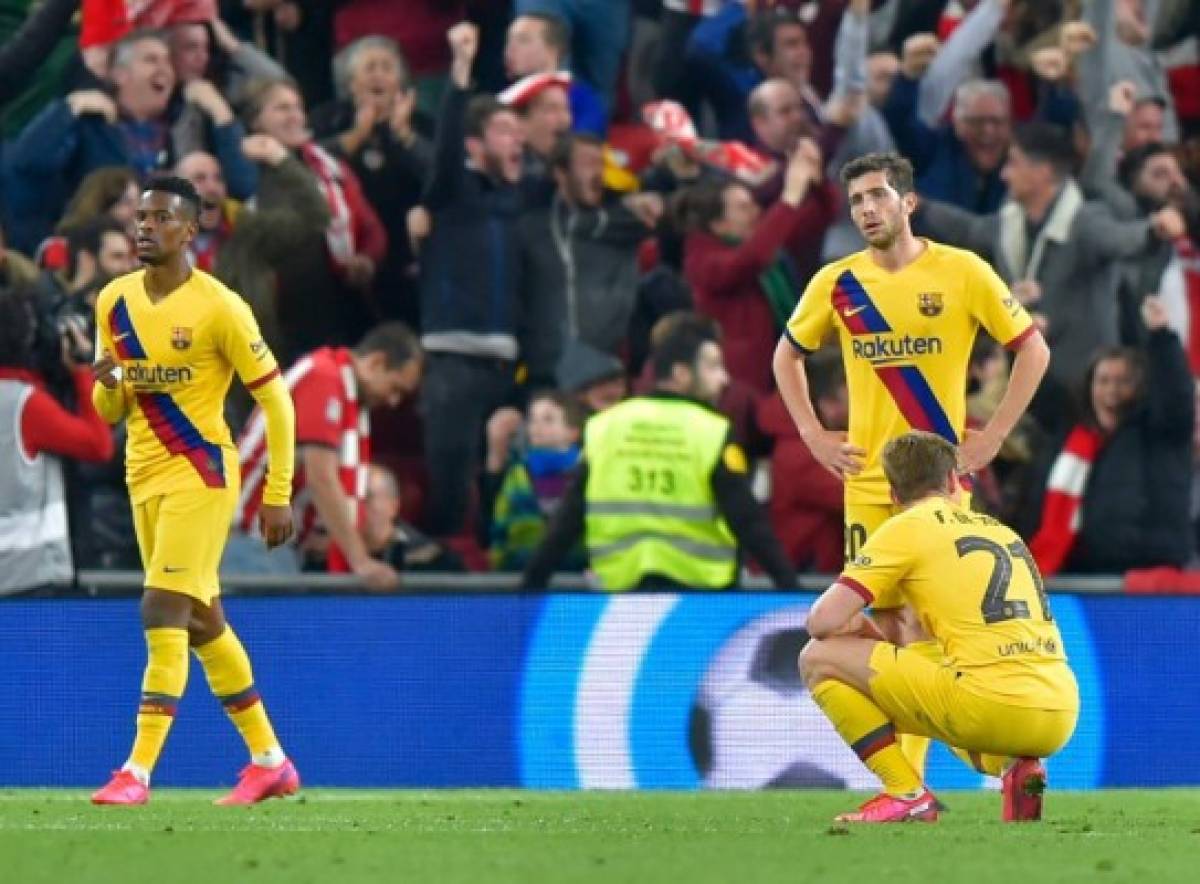 Barcelona players react to Athletic Bilbao's Spanish forward Inaki Williams' goal during the Spanish Copa del Rey (King's Cup) quarter-final football match Athletic Club Bilbao against FC Barcelona at the San Mames stadium in Bilbao on February 06, 2020. (Photo by ANDER GILLENEA / AFP)