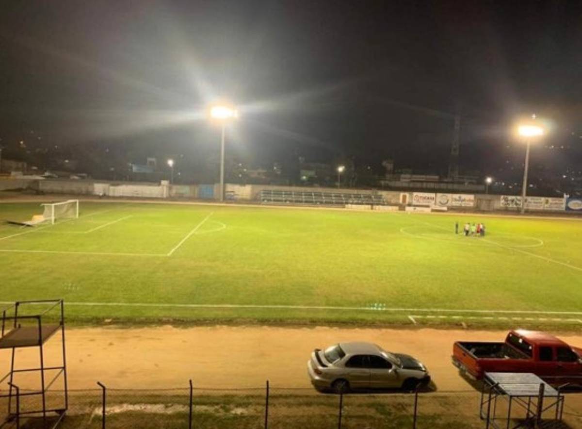 El estadio Marcelo Tinoco de Danlí ya cuenta con luz para juegos de noche