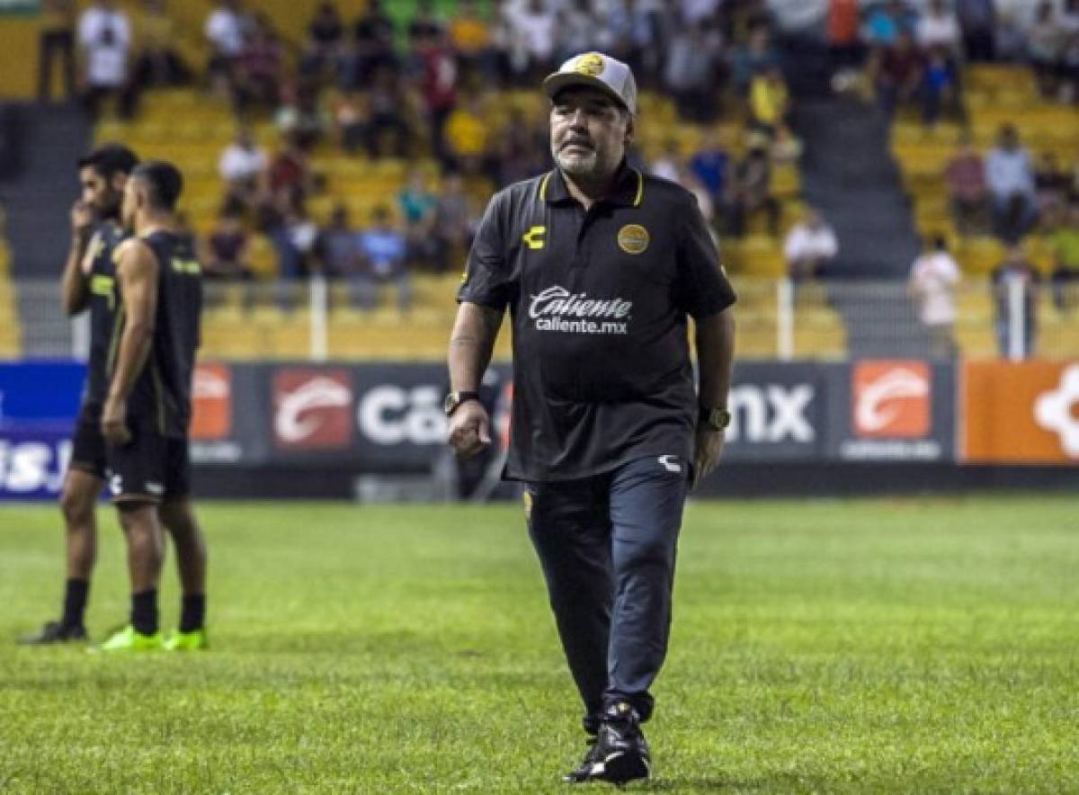 Argentine legend Diego Maradona is pictured before the start of his first match as coach of Mexican second-division club Dorados, against Cafetaleros, at the Banorte stadium in Culiacan, Sinaloa State, Mexico, on September 17, 2018. / AFP PHOTO / RASHIDE FRIAS