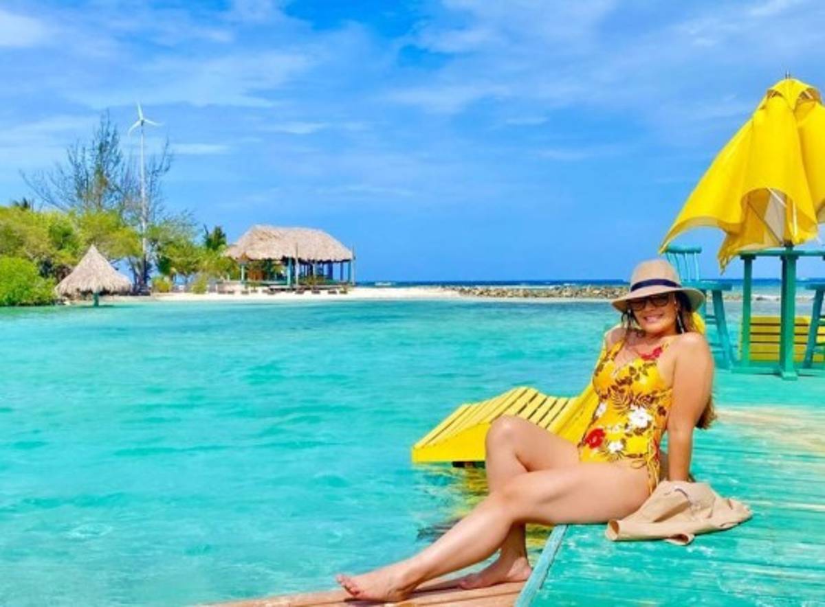 Virginia, la preciosa esposa de Emilio Izaguirre y sus vacaciones en las Islas de la Bahía