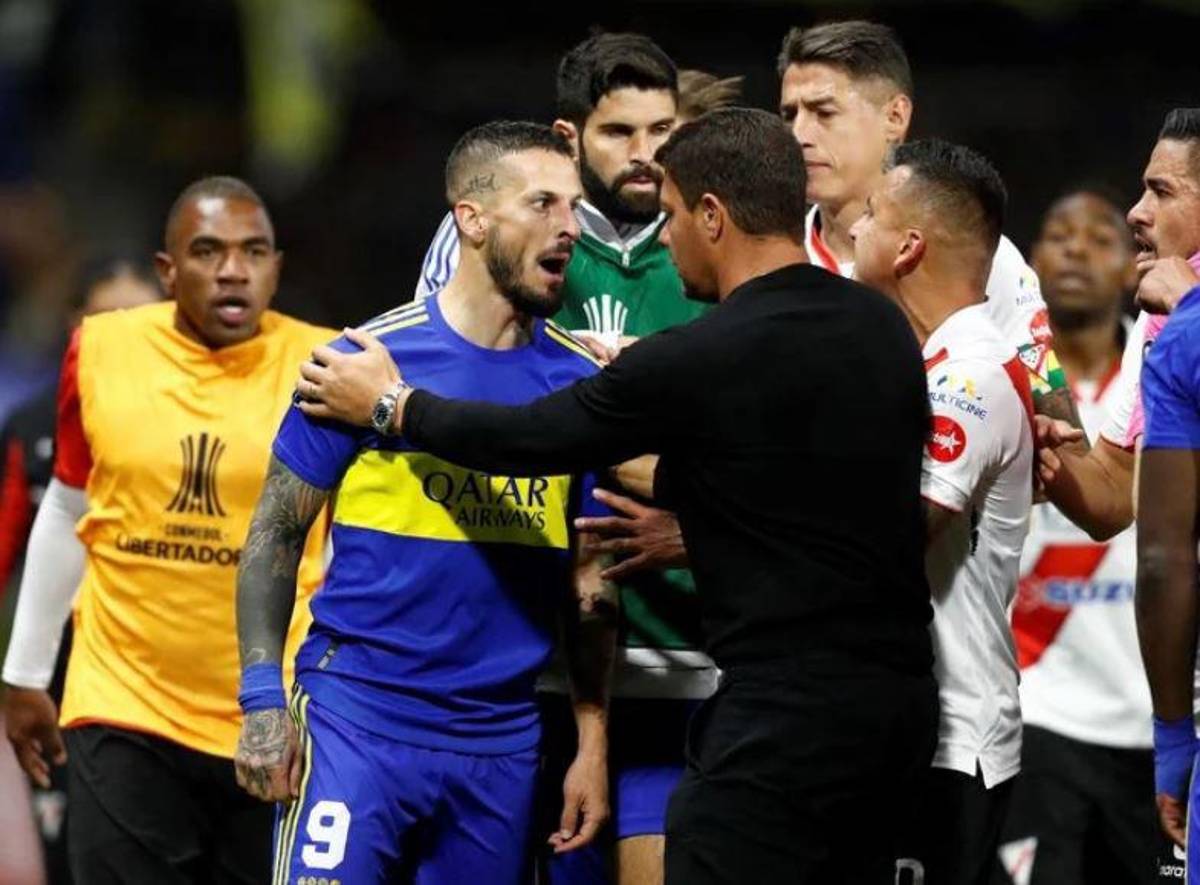 Patadón en el rostro y zafarrancho en La Bombonera: la brutal agresión en la cara a futbolista de Boca Juniors