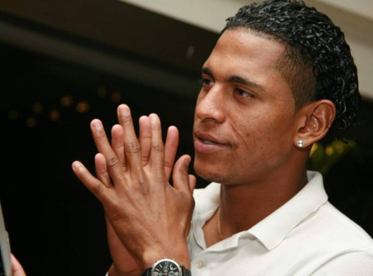 ¡Uno más a la lista! El nuevo y loco look de Carlo Costly con el Marathón