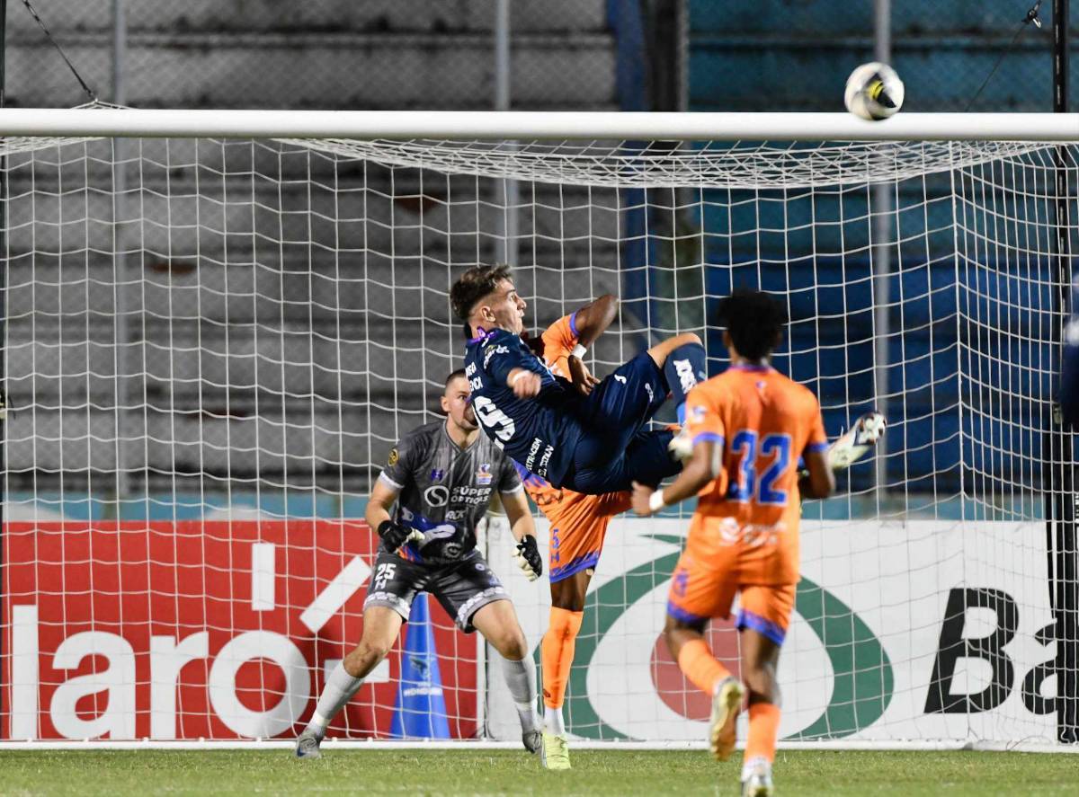 Triplete con dedicación especial, Diego Vázquez volvió a celebrar un gol de su hijo y debut del nuevo refuerzo de Motagua