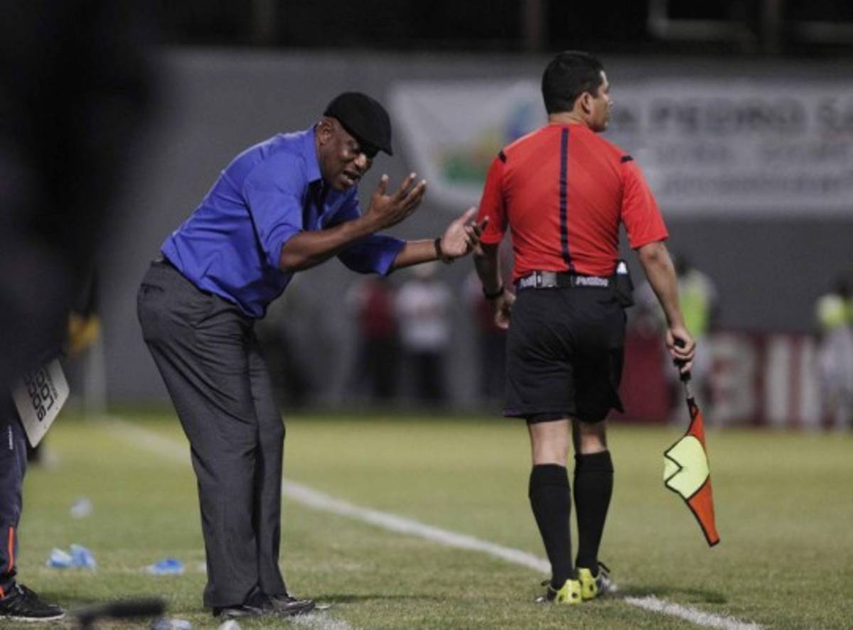 Las 'rabietas' más recordadas de los entrenadores hondureños por las que fueron expulsados