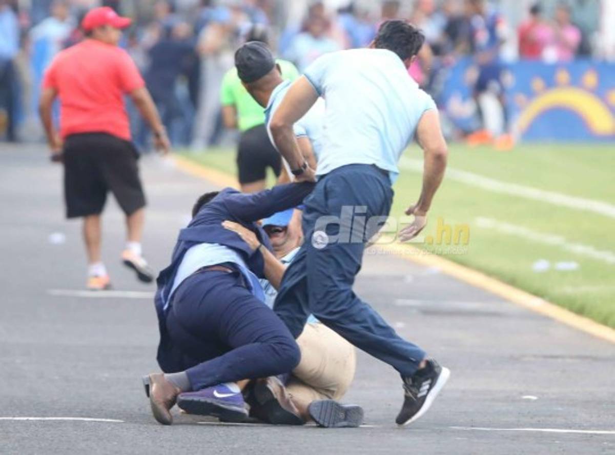 NO SE VIO POR TV: Wilson se saca la furia con Martínez y Rubilio hace gesto de crack a Costly  