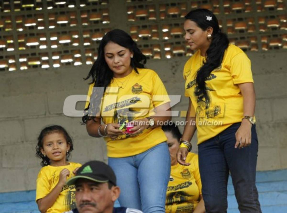 ¡BELLEZA! La jornada de la Liga sobresale por las lindas chicas en los estadios