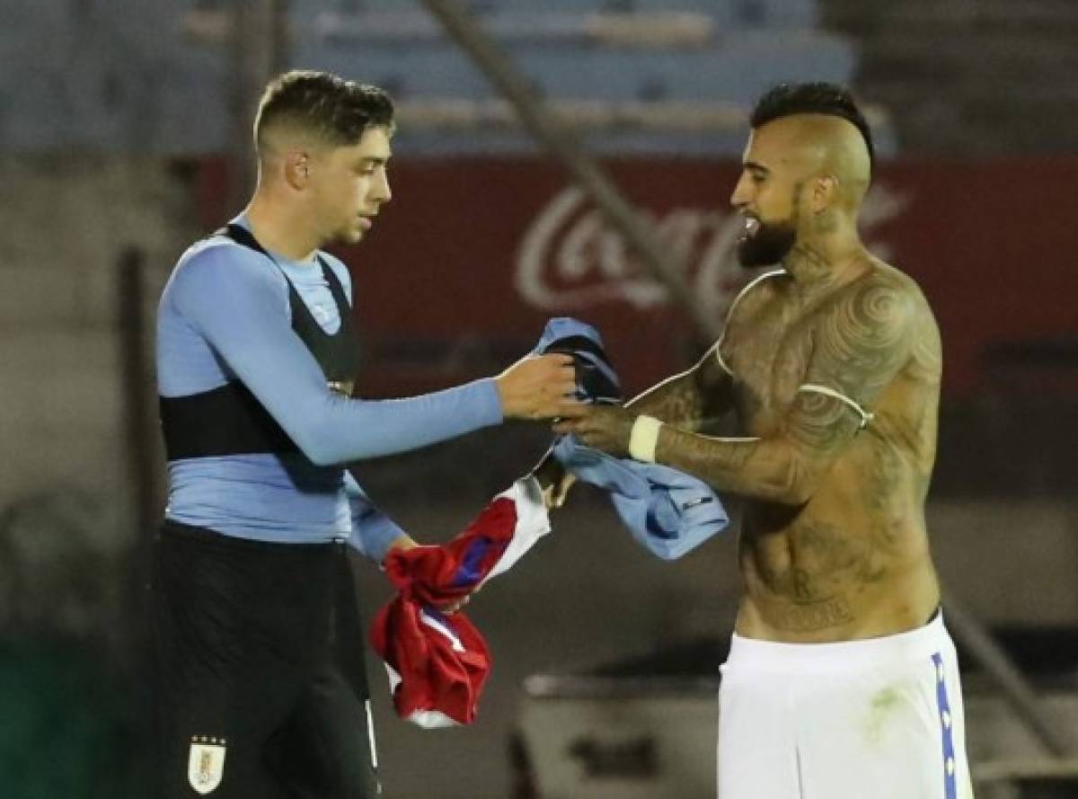 El reencuentro de Suárez y Vidal, el gesto de Messi y así llegó el 'Maestro' Tabárez al estadio