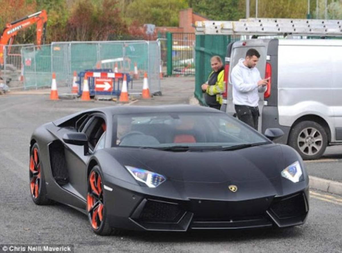 El espectacular Lamborghini que el Kun Agüero tiene abandonado: 'Está con telarañas”