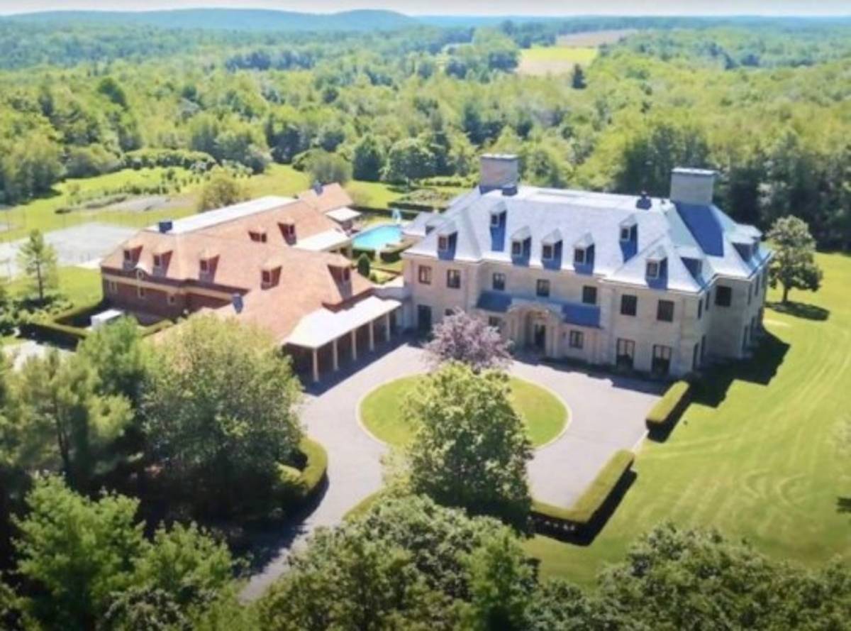 Leyenda de tenis pone en venta su majestuosa mansión: con 10 habitaciones y lago propio en 16$ millones