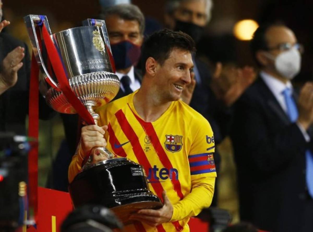 Messi ya ocupa el segundo lugar: Los futbolistas con más títulos en toda la historia ¿Y Cristiano?
