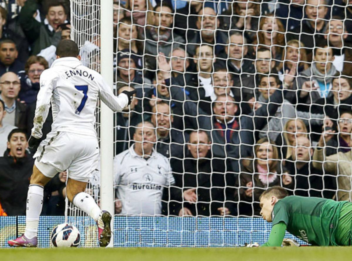 Tottenham se impone en el derby londinense.