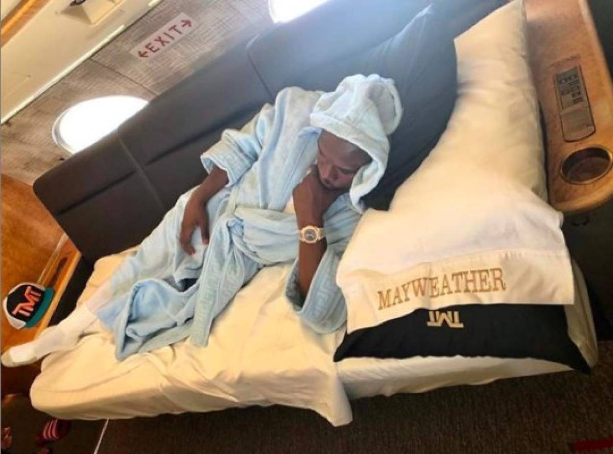 Los extravagantes lujos de Mayweather en la cuarentena: Dulceria en casa y cuenta su dinero