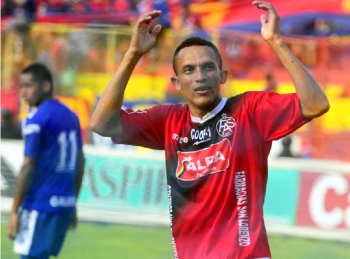 Uno regresó del retiro con 42 años: La legión hondureña en el fútbol de Centroamérica