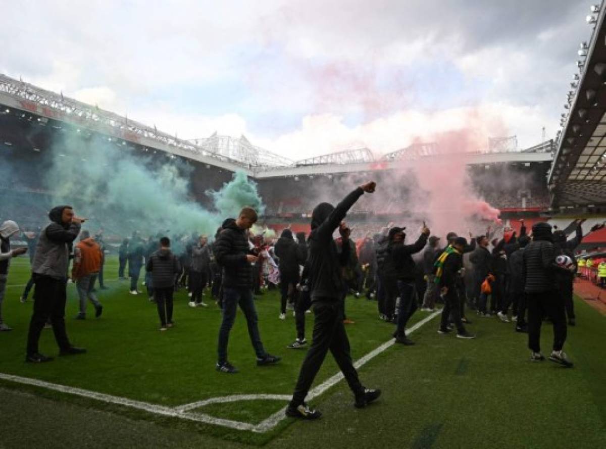 Impactantes imágenes: aficionados del Manchester United asaltan Old Trafford y aplazan el clásico inglés