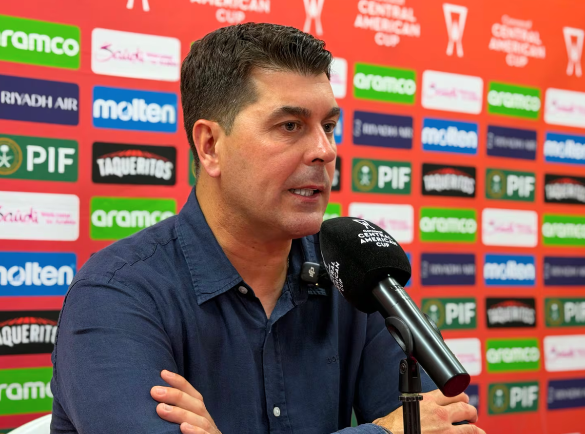 ¡Guerra en Alajuelense! Les dejan carteles amenazantes antes de viajar a Honduras