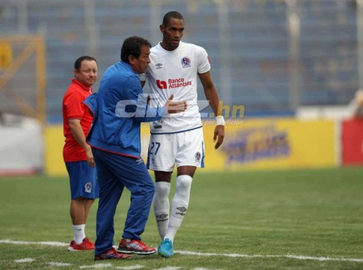 NO SE VIO EN TV: El detallazo de Bengtson con JC Espinoza y el homenaje a Adriel