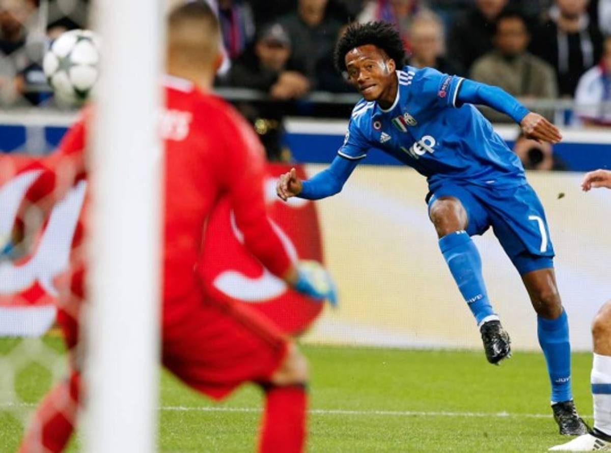 Con golazo de Juan Cuadrado, la Juventus vence a domicilio al Lyon